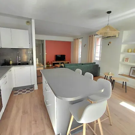 Renovated Apartment, Hyper Center, Private Parking Apartment *
