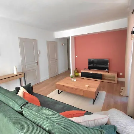 Renovated Apartment, Hyper Center, Private Parking *