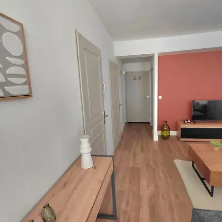 Renovated Apartment, Hyper Center, Private Parking Apartment *